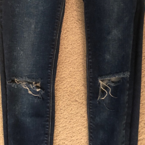 Jean with knee cut outs - Picture 3 of 3
